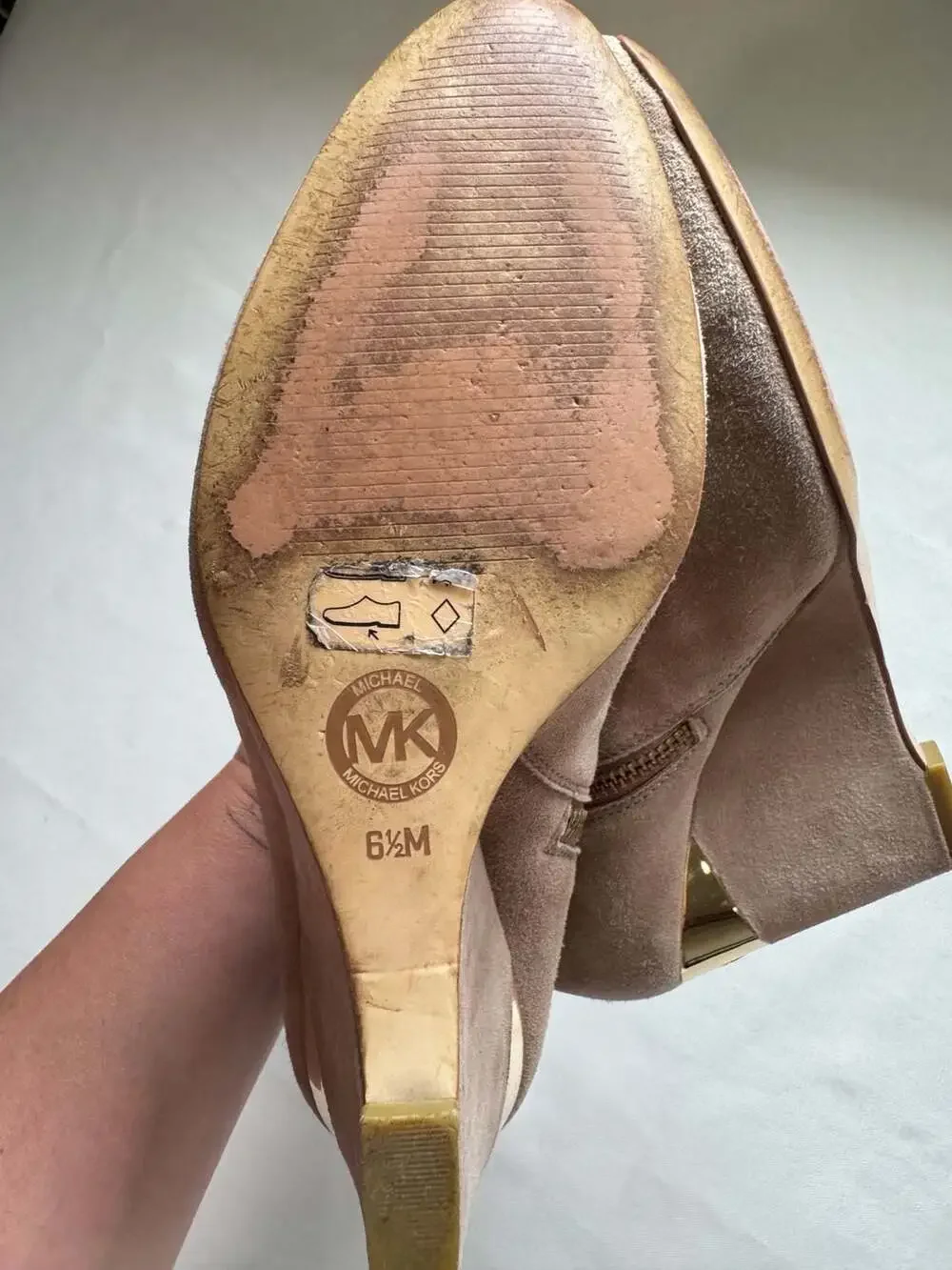Michael Kors Suede Ankle Boots Gold Logo Heel Side Zip Women’s 6.5 Taupe